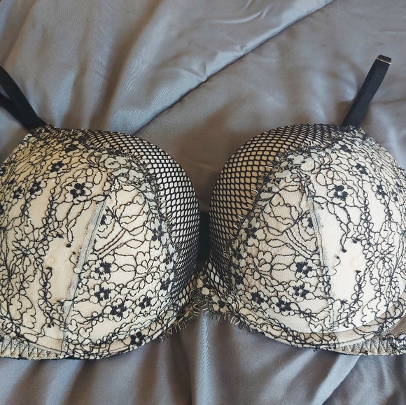 Victoria Secret push up bra! - Picture 3 of 4